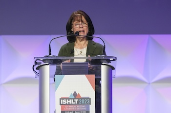 Kathy Grady presenting awards at ISHLT2023.