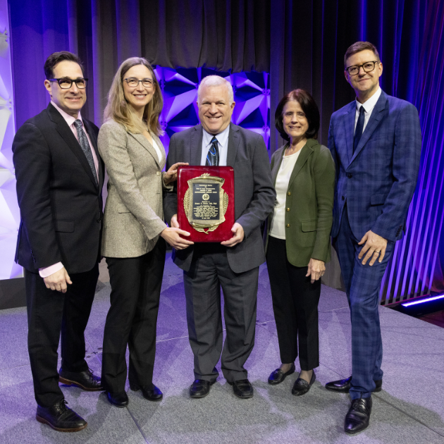 Stuart Sweet recieves Amanda W. Rowe Distinguished Service Award