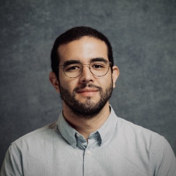 Headshot of Alejandro De La Hoz Gomez