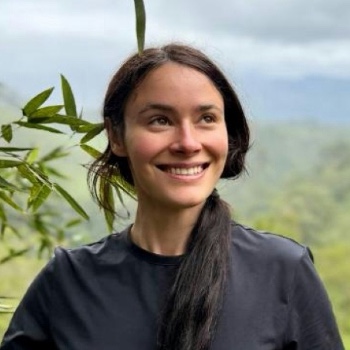 Headshot of Rosaria Ferreira