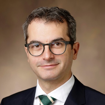 Konrad Hoetzenecker headshot