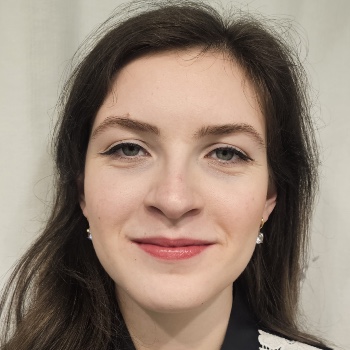 Headshot of Julia Kaniuk
