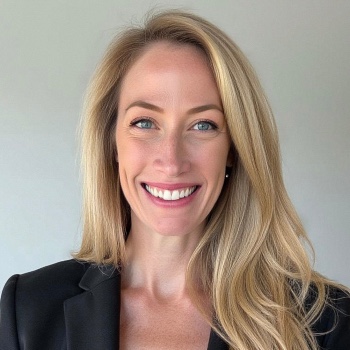 Headshot of Sarah Schettle