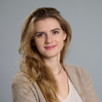 Headshot of Karolina Szcześniak