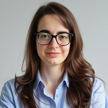 Headshot of Tania Kakoudaki