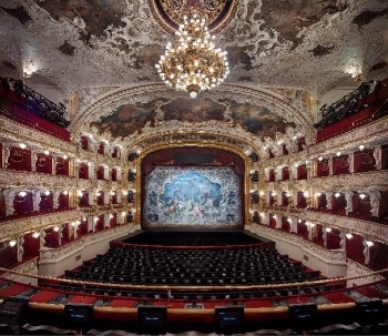 Photo of the inside of Prague National Theater