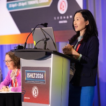 Photo of a woman presenting at ISHLT2027