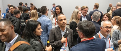 Photo of ISHLT members gathered at the ISHLT Annual Meeting in Boston