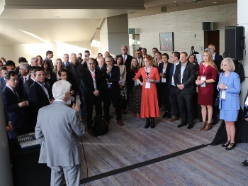 Photo of a man speaking to ISHLT Foundation Donors at the 2023 ISHLT Foundation Reception